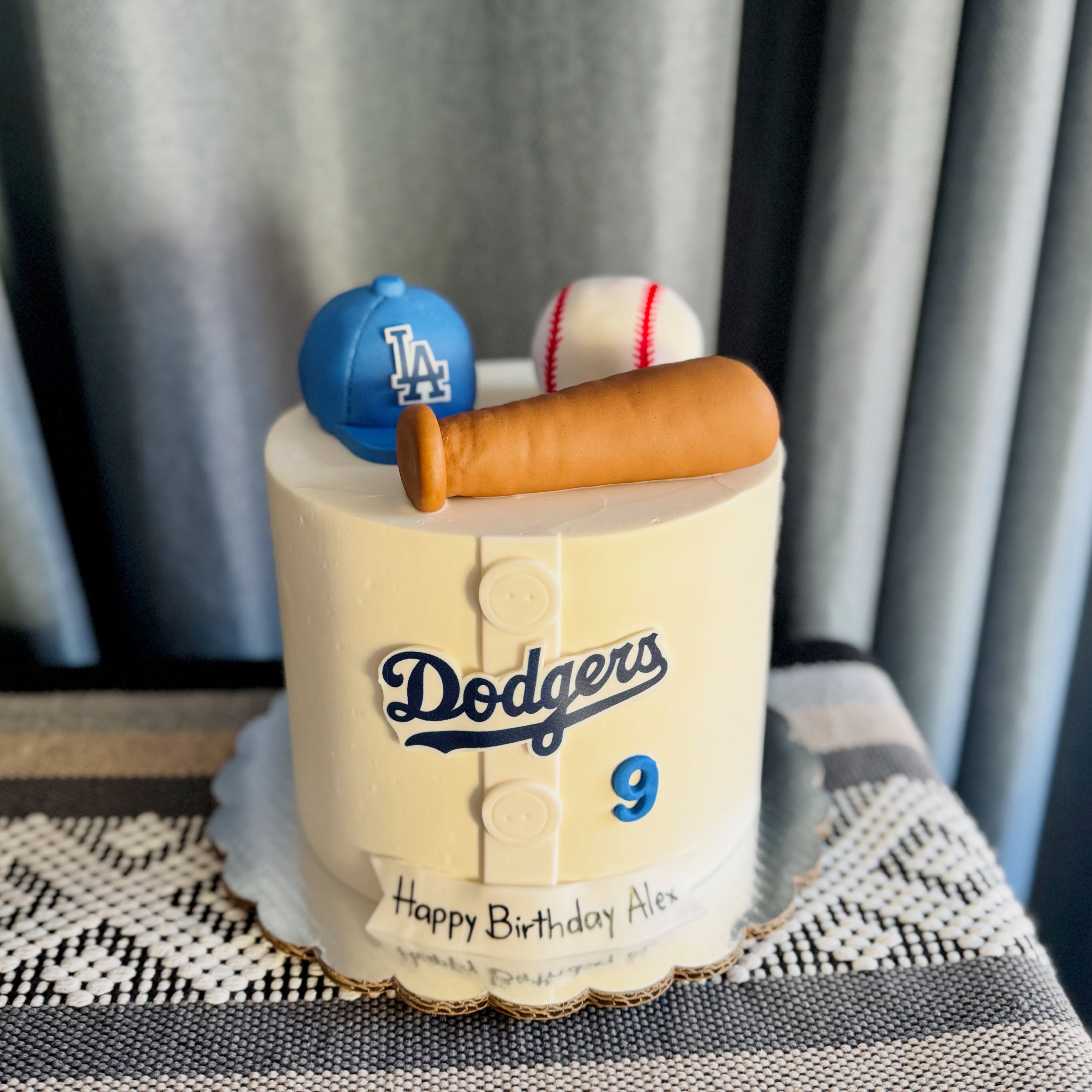 Pastel Jersey y Gorra 3D Dodgers de Los Angeles Mia Mora Cake Studio