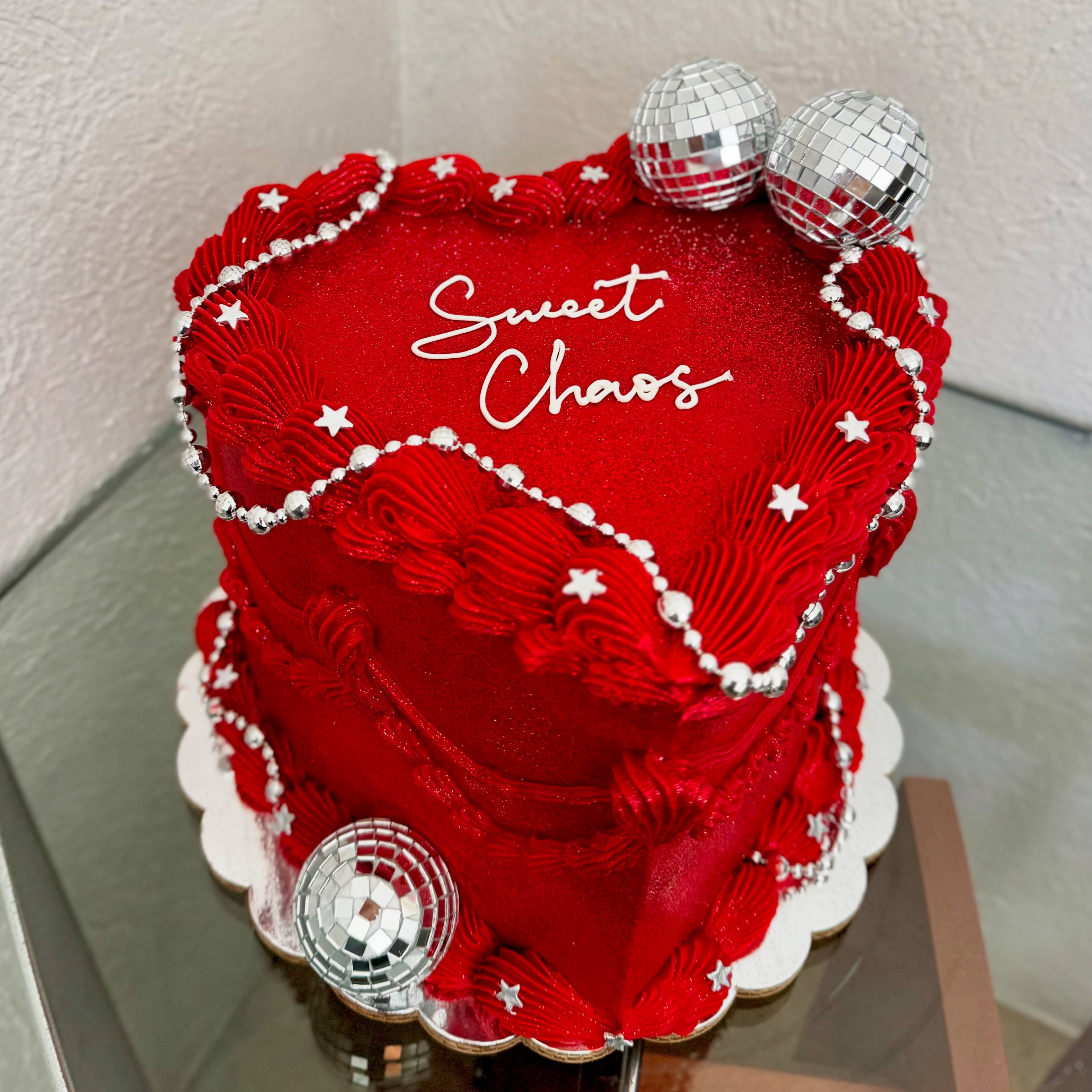 Pastel Corazón Vintage Sweet Chaos Mia Mora Cake Studio