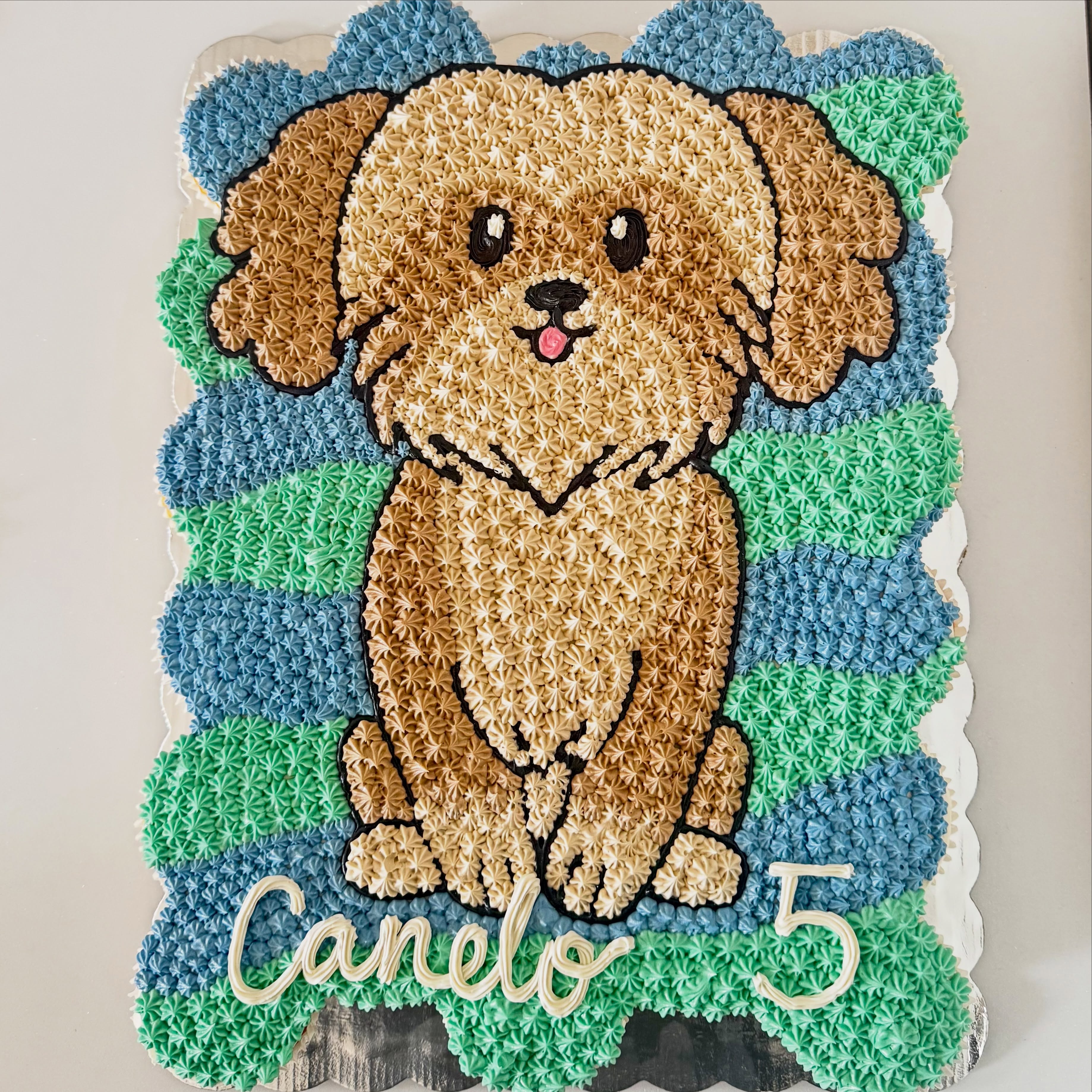 Pastel de cupcakes pull-apart perrito Canelo Mia Mora Cake Studio